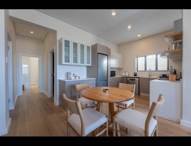 2 BEDROOM APARTMENT TO LET IN SEA POINT